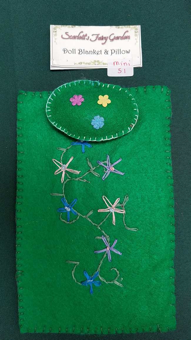 Miniature Doll Blanket & Pillow - Kelly Green Felt - Fairy - Pretty Embroidery - Fits 6 Dolls - Hand Made