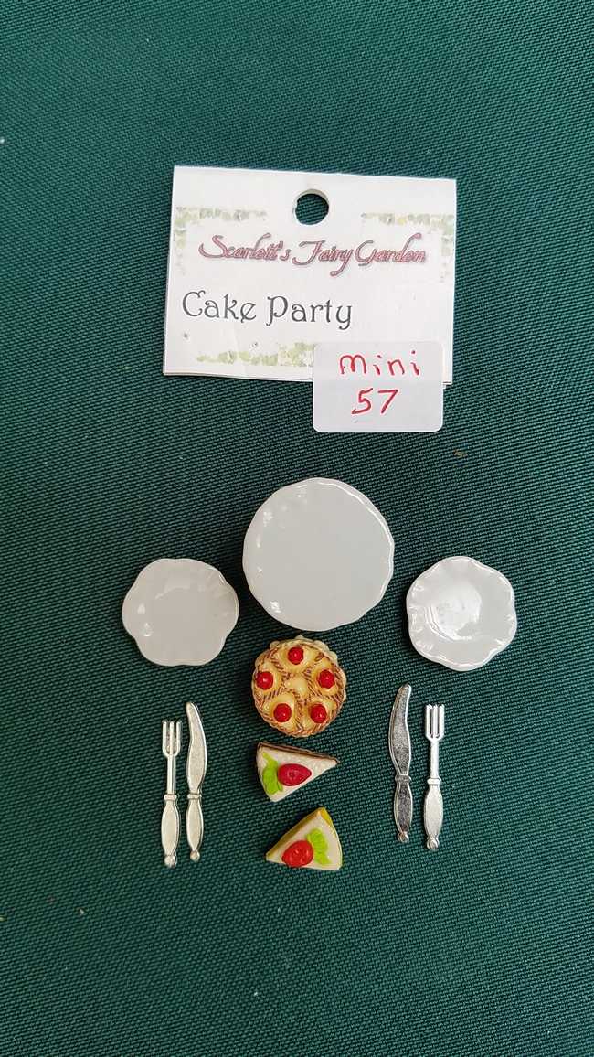 Read more: Miniature Cake Party - Plates - Cake Stand - Knives - Forks - Dollhouse - Fairy - Barbie - 10 piece set